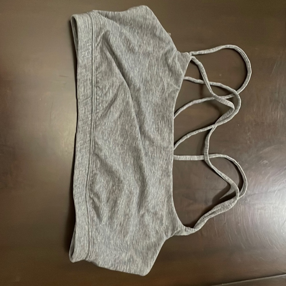 I’m selling this grey sports bra